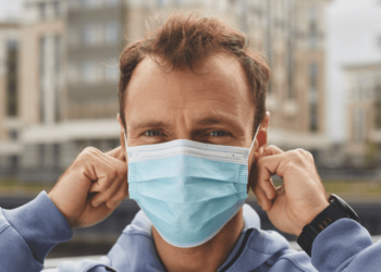 Ministro de Salud de acuerdo con que se retome el uso de mascarilla