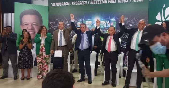 Leonel juramenta a Hipólito Polanco junto a todo su equipo