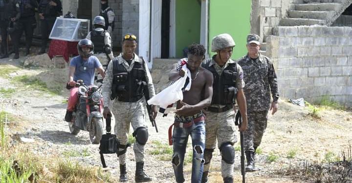 Migración realiza operativo en busca de haitianos indocumentados en la Ciudad Juan Bosch