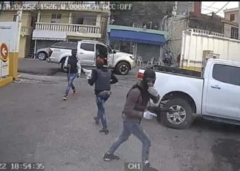 Policía investiga robo a camión de valores durante asalto a planta de gas en SDE