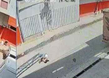 Joven cae de un tercer piso mientras laboraba en un centro comercial en Mao