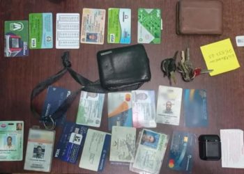 Miembros del DICAT de la Policía capturan tres presuntos delincuentes a los que ocupan 504 tarjetas del Programa Supérate