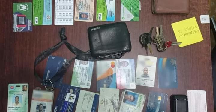 Miembros del DICAT de la Policía capturan tres presuntos delincuentes a los que ocupan 504 tarjetas del Programa Supérate