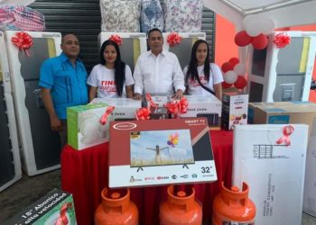 Diputado Pedro Tineo agasaja mujeres en Monte Plata por el Día de las Madres