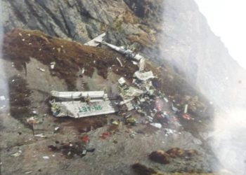 Hallan los restos del avión siniestrado con 22 personas a bordo en Nepal