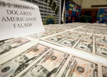 PN apresa cuatro personas acusadas de estafar con dólares falsos