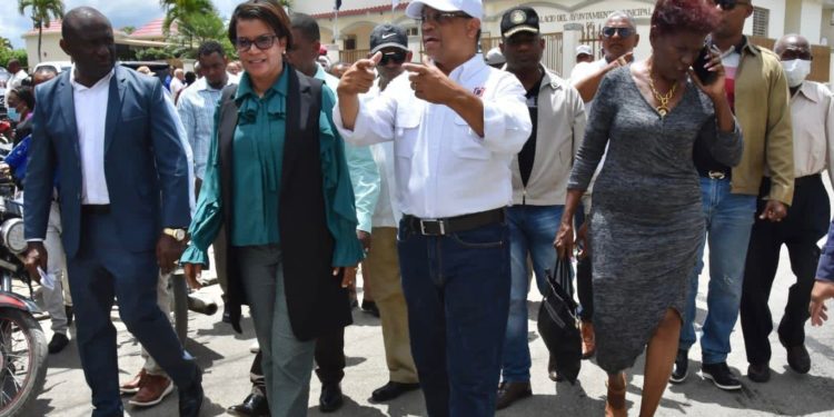 Gobierno inicia trabajos de titulación para entregar 4 mil títulos de propiedad en Sabana Grande de Boyá, Monte Plata