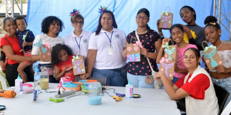Stand de las Escuelas Vocacionales de las Fuerzas Armadas y de la Policía Nacional de los más visitados en la Feria del Libro 2022