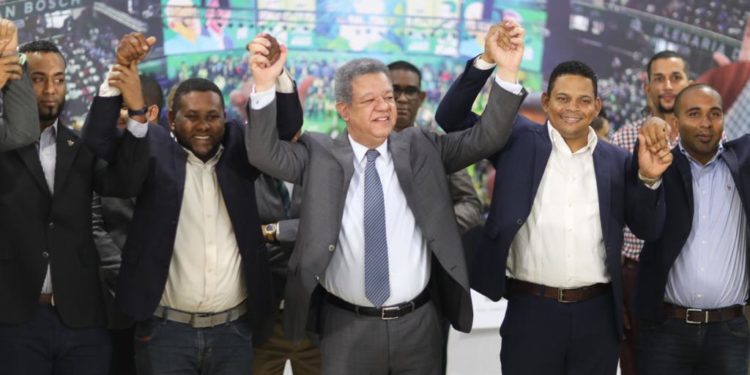 Leonel Fernández asegura UASD debe renovar su oferta académica e internacionalizarse