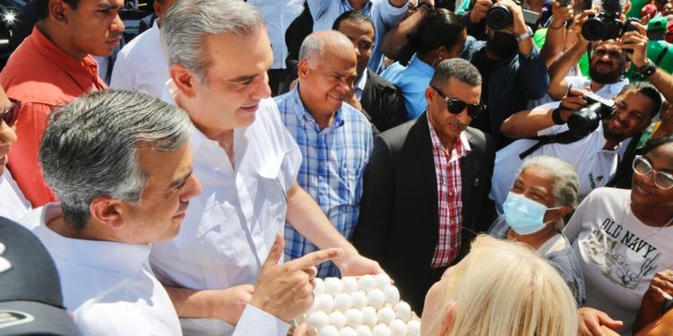 Abinader asegura Gobierno trabaja para llevar a la población alimentos al mejor precio