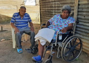 Pareja de esposos solicita ayuda tras perder su vivienda y todos sus ajuares en Los Botados de Yamasá