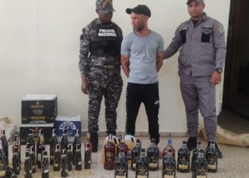 Policía apresa hombre acusado de robo en colmado donde sustrajo múltiples mercancías