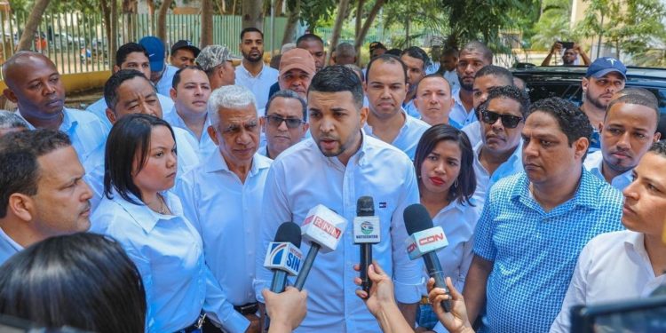 Carlos Valdez: «Trabajo y unidad de Paliza y Carolina son claves para triunfo electoral del PRM, por eso deben seguir»