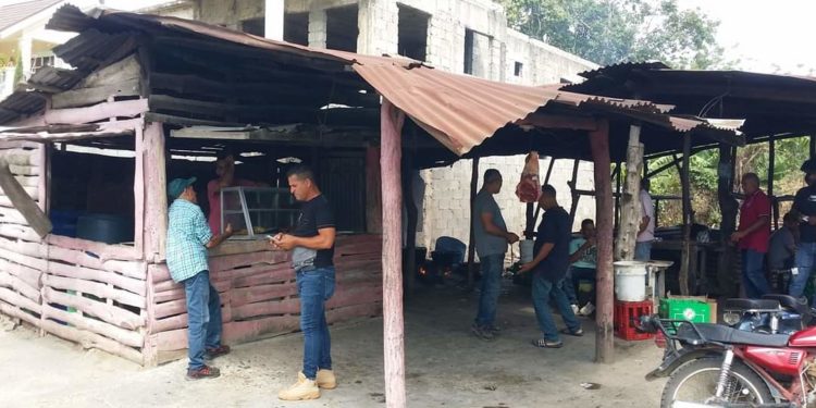 Desconocidos vestidos de militares atracan carnicería y se llevan un cerdo en Rancho Viejo la Prenda