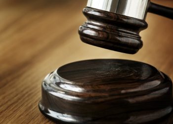 Tribunal envía a prisión preventiva a un hombre que quemó a su pareja en Villa Mella