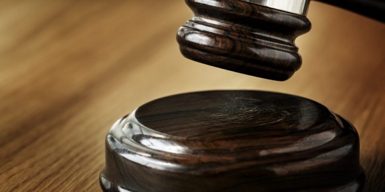 Tribunal envía a prisión preventiva a un hombre que quemó a su pareja en Villa Mella