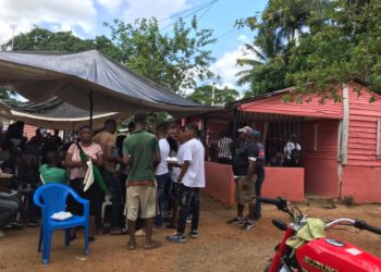 En Guanuma; velan restos de jóvenes murieron en accidente en la carretera Yamasá