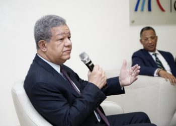 Leonel Fernández afirma desde el gobierno quieren «acomodar la Constitución porque las encuestas no le dan»