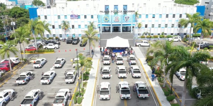 Gobierno presenta las primeras 339 unidades policiales equipadas con car kits