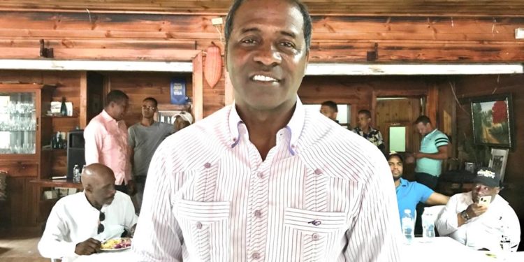 Dr. Rafael González asegura sector salud ha retrocedido al año 2000; sostuvo encuentro con docentes de Yamasá