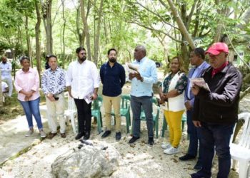 Diputados visitan Cuevas del Pomier y comprueban minera agrede el medio ambiente de la zona