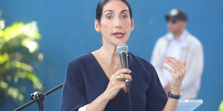 Primera dama: el Gobierno dominicano garantiza derechos, no los regala