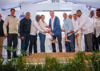 Presidente Abinader inauguró escuela y deja iniciadas otras obras en Monte Plata