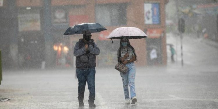 COE emiten alerta para ocho provincias por vaguada