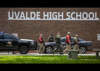Mueren 14 alumnos y un maestro en un tiroteo en una escuela primaria en Texas