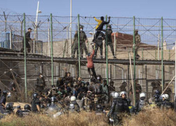 Cinco migrantes muertos y 76 heridos en el intento de entrada masiva a Melilla desde Marruecos
