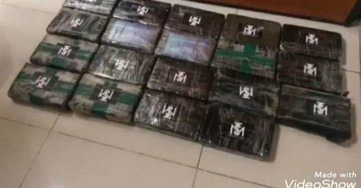 DNCD arresta a hombre con 19 paquetes presumiblemente cocaína en SDE