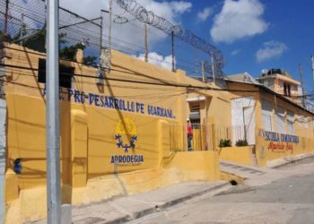 MP asiste a escuela donde se grabó video de alumnas mostrando ropa interior