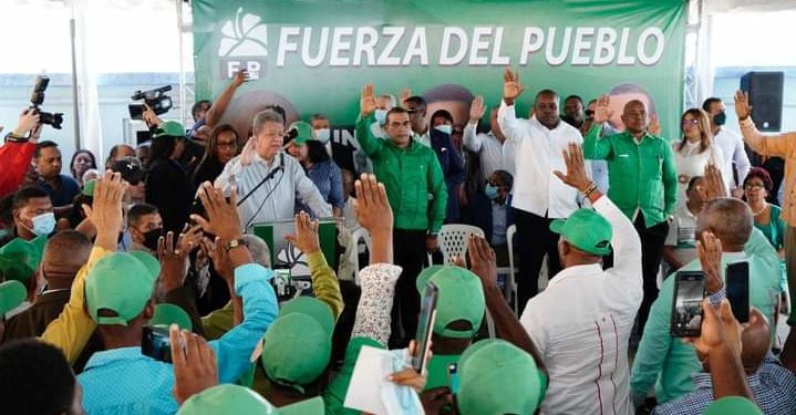 Leonel juramenta en la Fuerza del Pueblo los principales dirigentes del PRM, PLD y PRD de San Luis