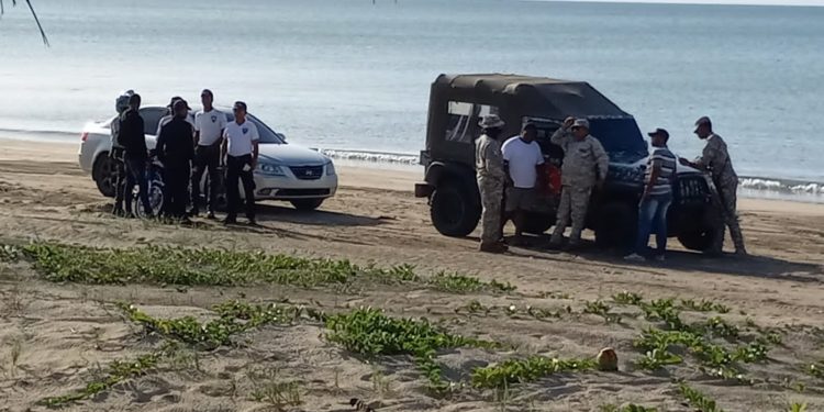 Identifican cadáveres que fueron encontrados flotando en playa de Miches