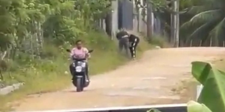 Policía captura en Nagua a un hombre golpeó a una mujer. El caso fue divulgado en redes sociales