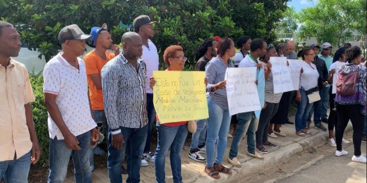 Protestan por tres agentes de la PN detenido en Monte Plata; aseguran se lanzarán a las calles