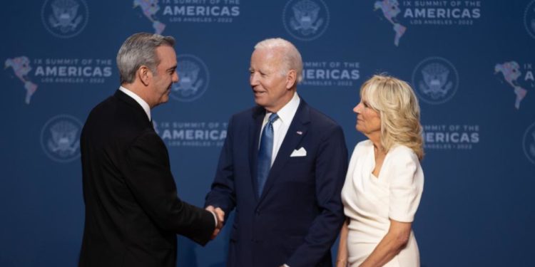 Presidentes Abinader y Joe Biden intercambian saludos en marco de la Cumbre de Las Américas