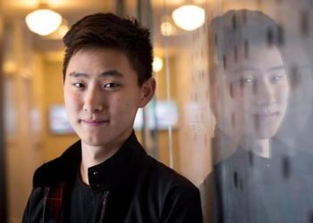 El joven con 25 años de edad y ya cuenta con una fortuna mil millones de dólares