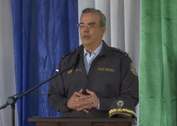 Abinader reintegra a tres coronoles de la PN