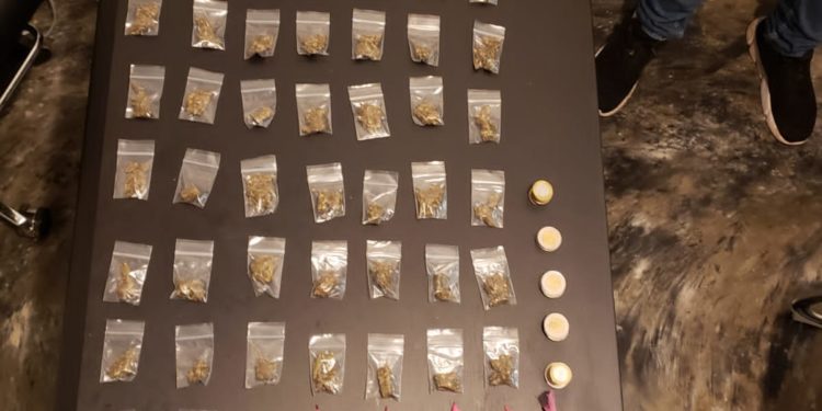 Desmantelan puntos, ocupan 165 porciones presunta droga y apresan tres personas en Línea Noroeste