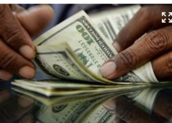 Empleado recibe por error depósito de US$200 mil, renuncia a su trabajo y desaparece