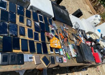 Autoridades ocupan objetos prohibidos en la cárcel de Santiago Rodríguez