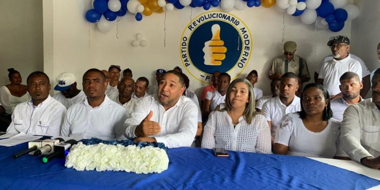 Jhon Contreras anuncia candidatura a la presidencia del PRM en Sabana Grande de Boyá