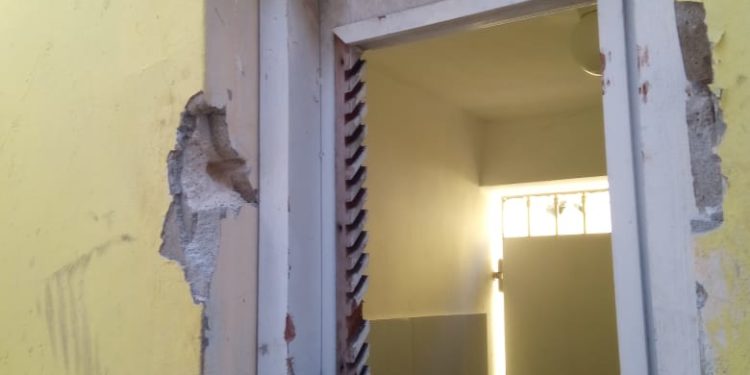 Desconocidos penetran a una iglesia y se llevan hasta los manteles en La Romana