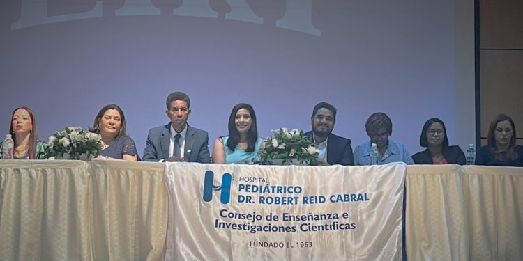 Hospital Robert Reid Cabral gradúa 49 médicos en diferentes áreas pediátricas