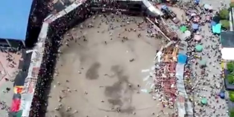 El desplome de unas graderías en una plaza de toros en Colombia deja al menos 4 muertos y cientos de heridos