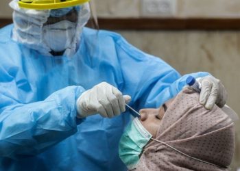 Autoridades reportan un muerto y aumento de las hospitalizaciones por COVID-19