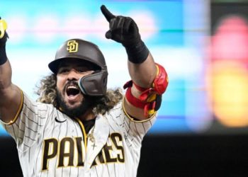 Alfaro fue el héroe de los Padres en la 11ma