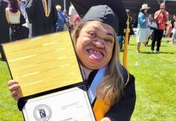 Dominicana con condición especial se gradúa de comunicación en California