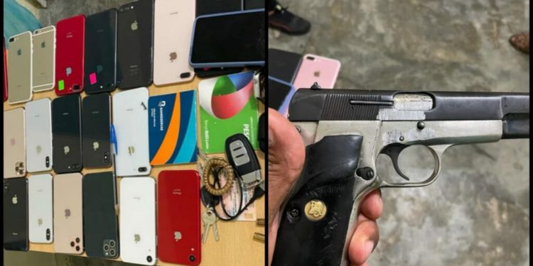 Policía apresa a dos hombres que asaltaron tienda de celulares e hirieron a una persona en Villa Faro